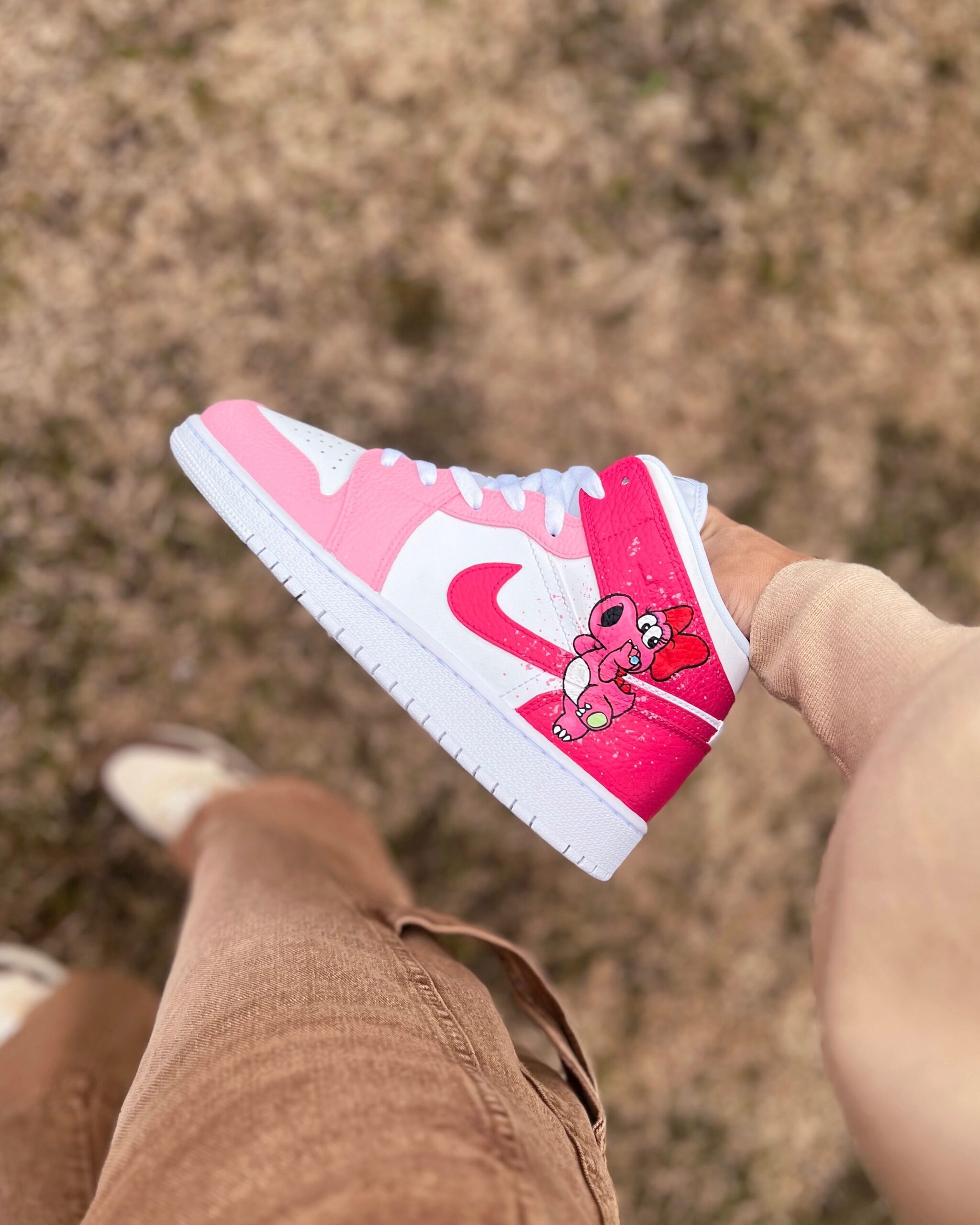 Custom roze sneakers Nike Airforce 1 van Custom Culture Club